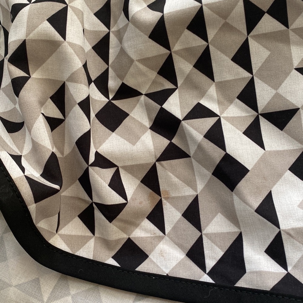 Geometric Running Shorts - Picture 4 of 4